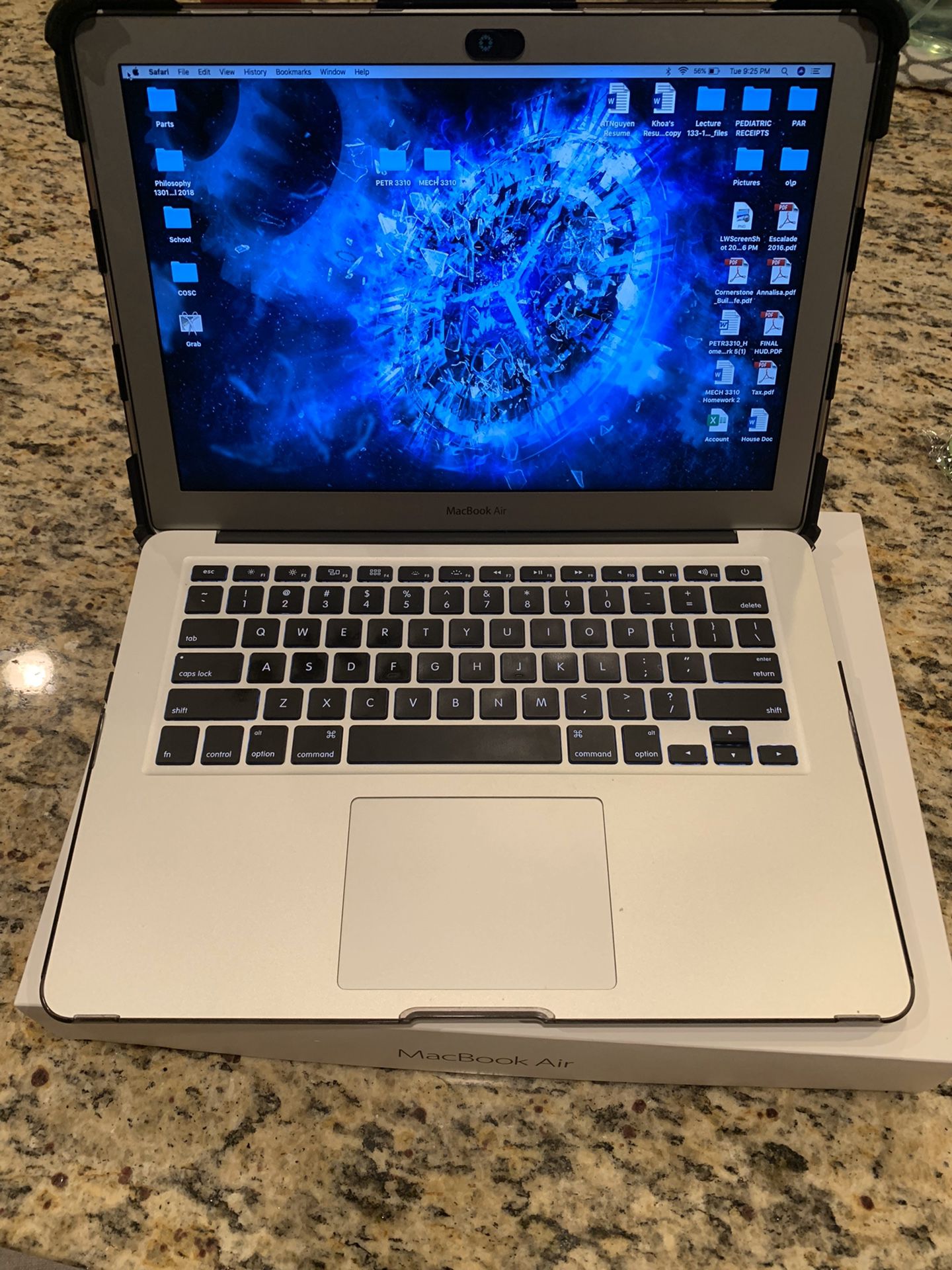 13.3in MacBook Air pristine condition with case, box, charging cable