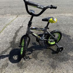 Huffy Kids Bike W/ Training Wheels 
