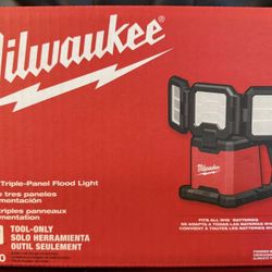 Milwaukee M18 Dual Power Triple-Panel Flood LED Light 2368-20