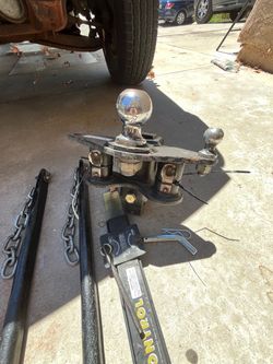 Weight Distribution Hitch with Sway Control