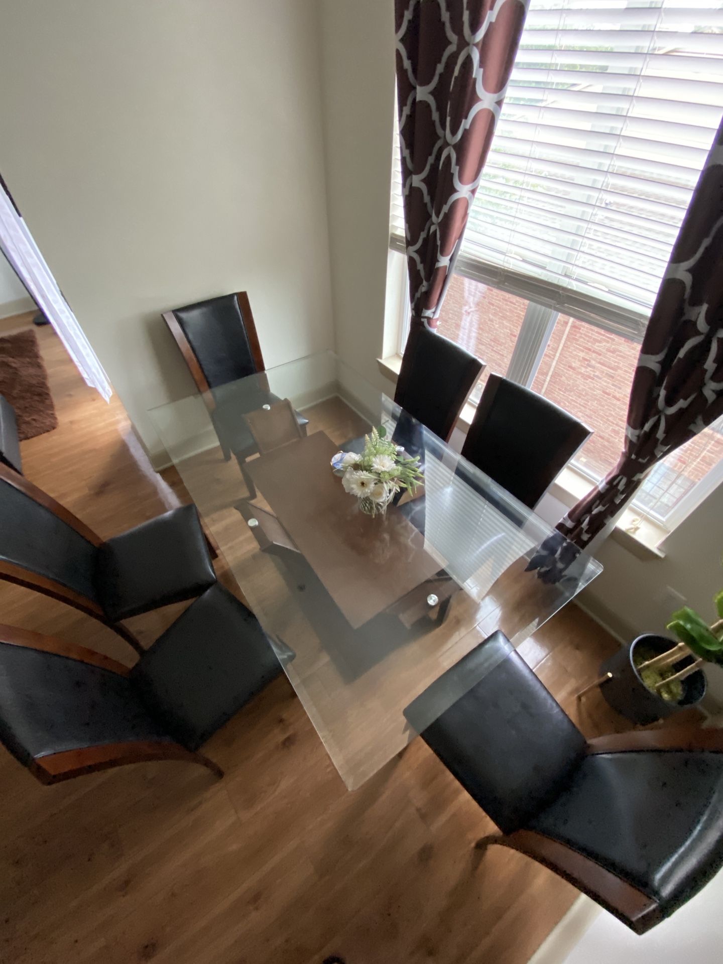  HIGH END WOOD Dining Table With 6 Clean Chairs