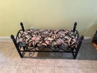 Entryway bench