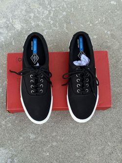 NEW Men’s St. John's Bay Canvas Sneakers