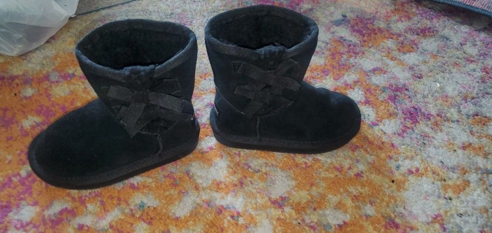 Toddler 7c Uggs 