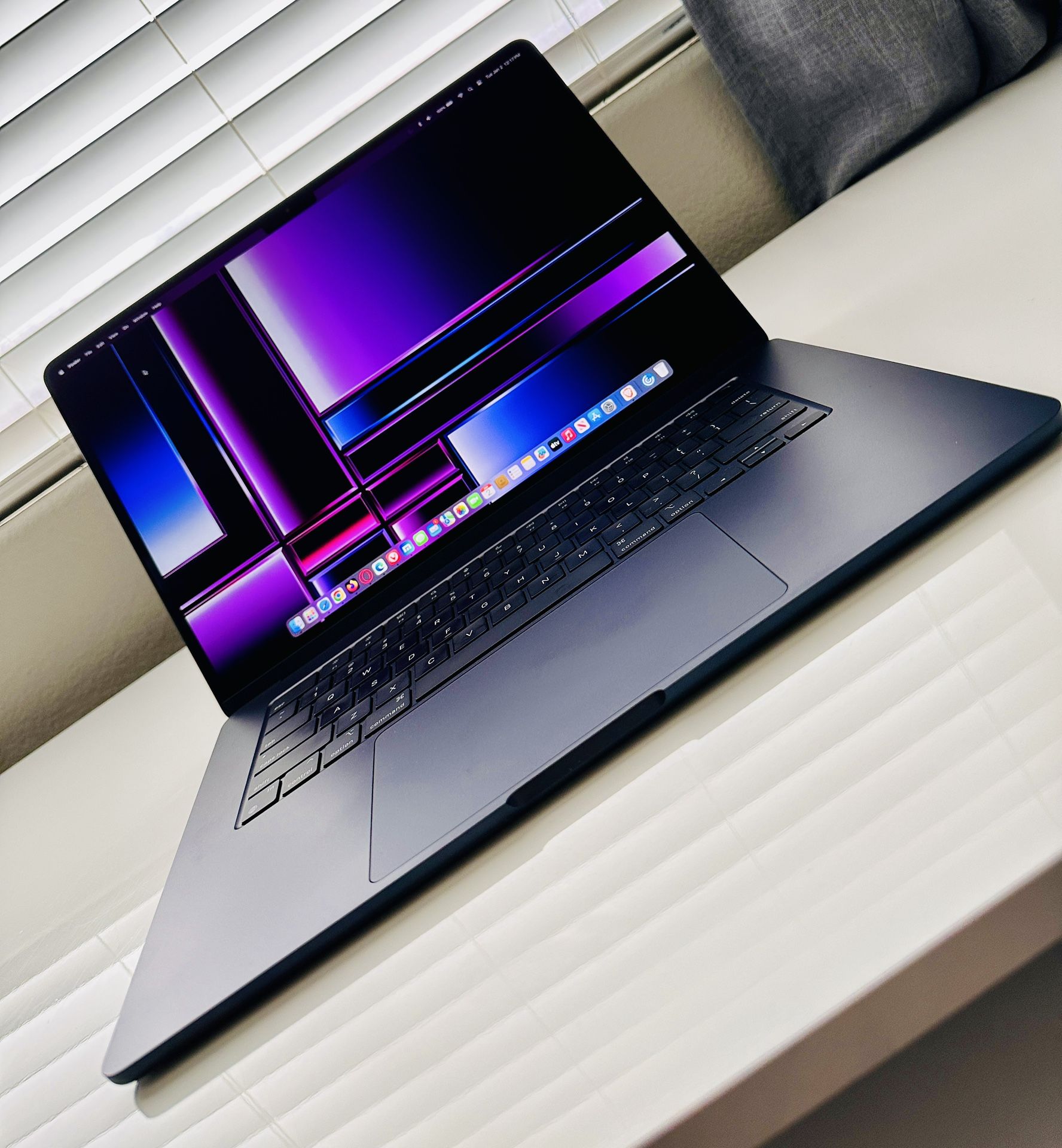 Apple MacBook Air 15.4-inch M2 Chip, 8gb, 256GB SSD 100% Battery Health! Paid $1350 Asking $850