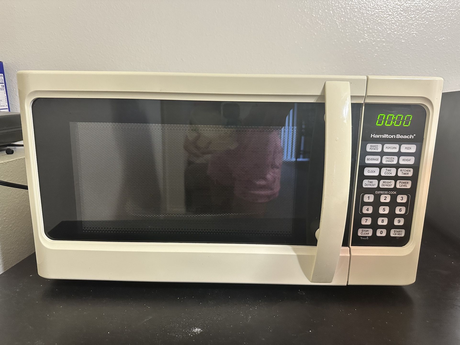 Hamilton 1000 Watts Microwave 