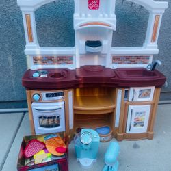 Step2 Fun with Friends Kitchen playset