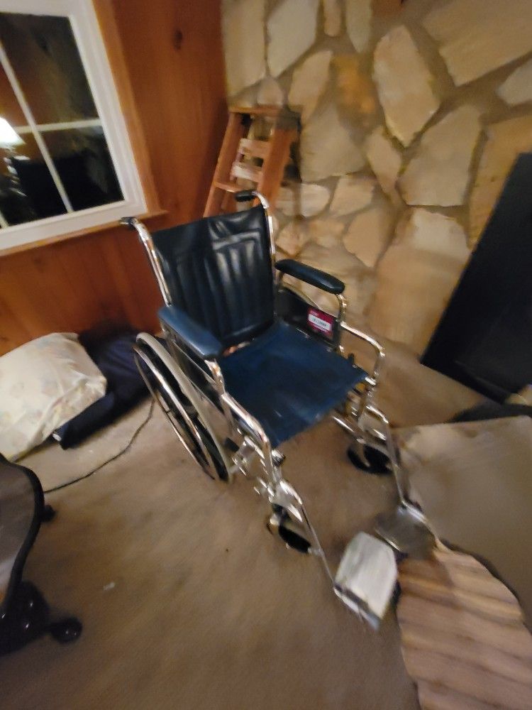 Hoyer H-2000 Wheelchair By Giardian