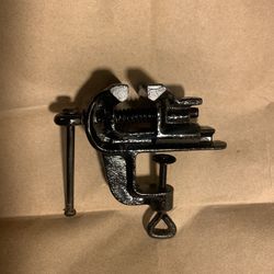 Small But Heavy Built Craft Or Jeweler Vice 