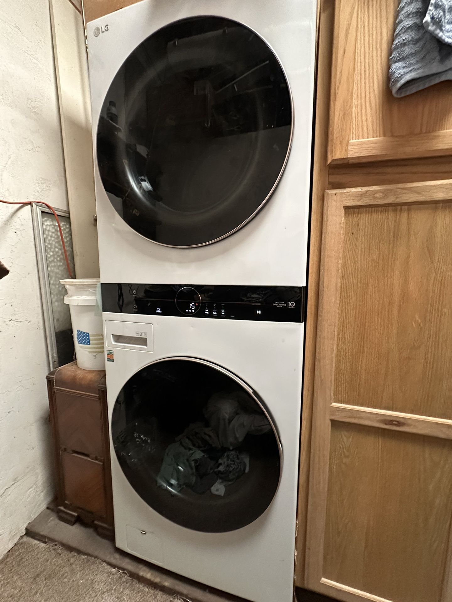 LG Washer/dryer Stack