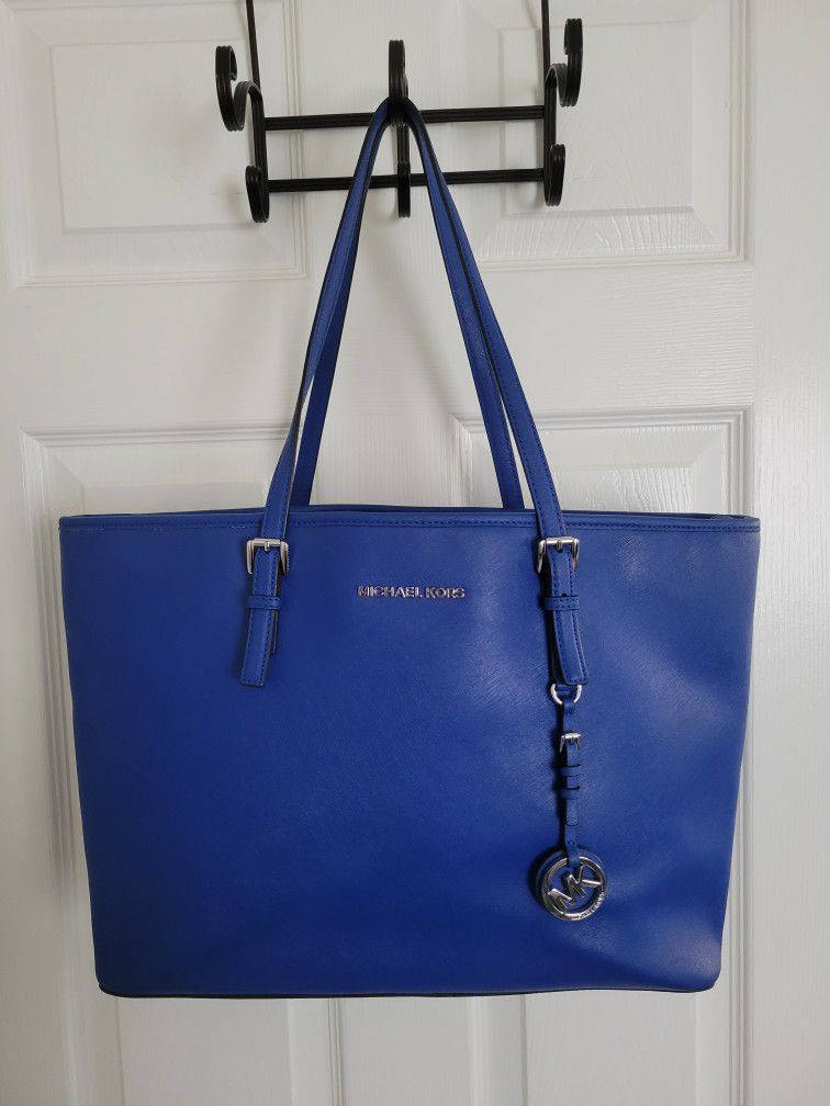 Michael Kors Large Tote for Sale in Tacoma, WA - OfferUp