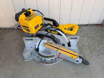 DEWALT DHS790 12” FLEXVOLT MITER SAW — NOT WORKING — FOR PARTS/REPAIR