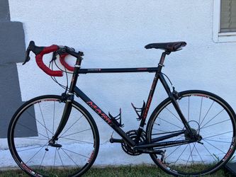 60. Cm. Marin Verona road bike. Carbon fiber forks