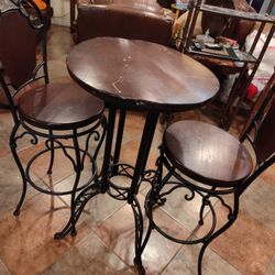 Hight Table And 2 Hight Stools 