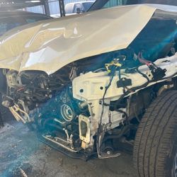 WRECKED 2018 BMW SUV