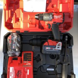 BRAND NEW Milwaukee M18 2804-22 Compact Lightweight Cordless Hammer Drill/Driver Kit