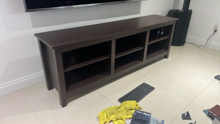 TV CONSOLE