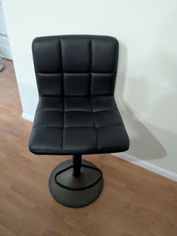 Adjustable height stool