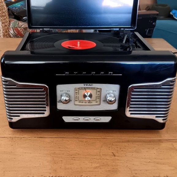 TEAC Retro Stereo Radio/Record Player