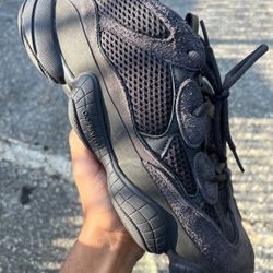 black utility yeezy 500