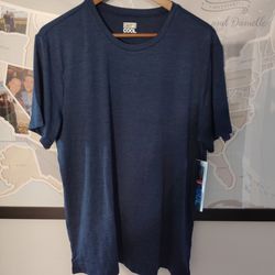Men's athletic t-shirt L/G. Brand new tags are still on it.