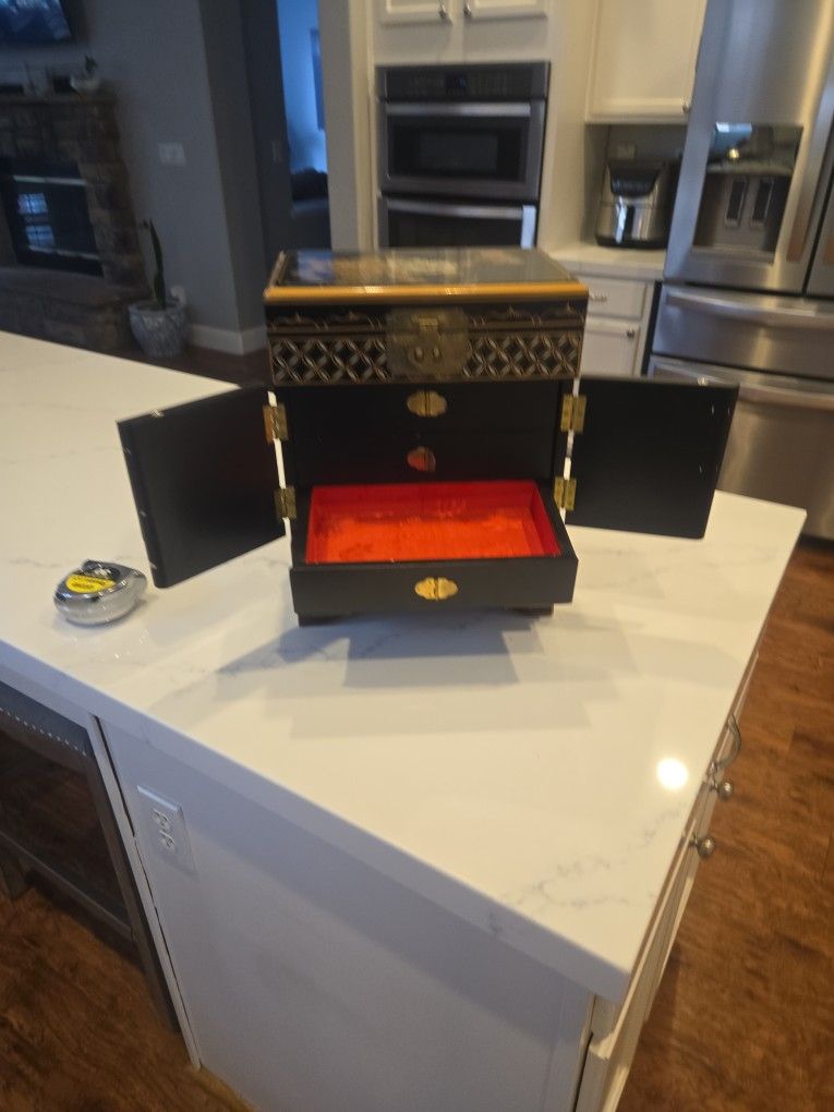 Black Lacquer Mother of Pearl Petite chinese Jewelry Chest 15"H