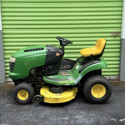 John Deere 42" Lawn Mower Tractor 