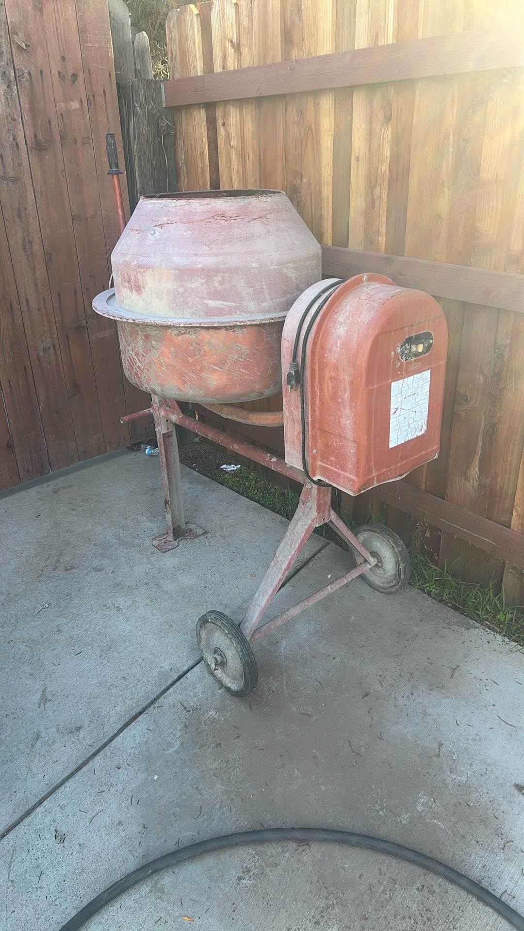 Electric cement mixer 