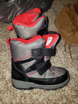 Carter size 12 snow boots