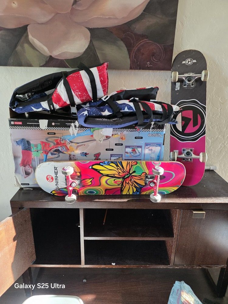 Caja De Tomas Y Patinetas salvavidas