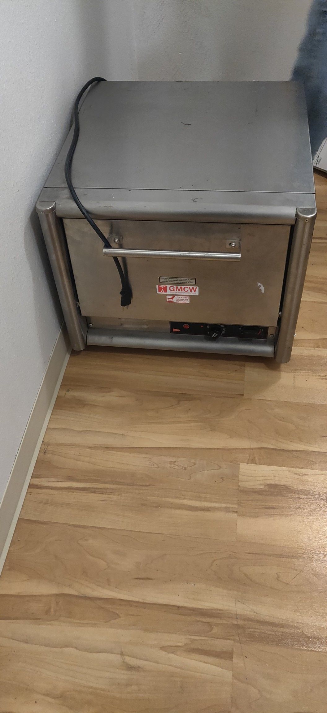 Dual rack Cecile Ware pizza oven.