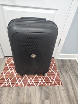 New 26" Delsey spinner