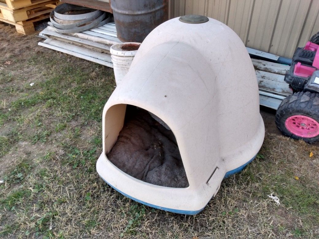 Petmate Indigo Igloo Dog House (XL)