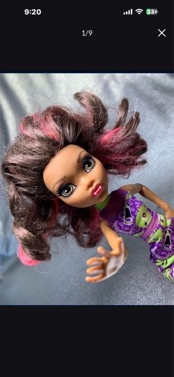 MONSTER HIGH MATEL 2008 DOLL. TOY WITH CHAIR $25