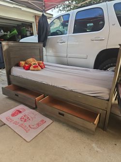 Twin bed with 2 drawers