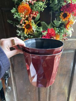 Set of 2 Red Plastic Planters