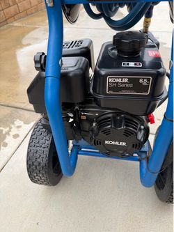 Pressure washer and water tank
