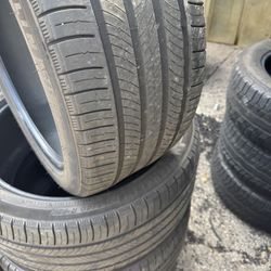 265 40 20 Michelin