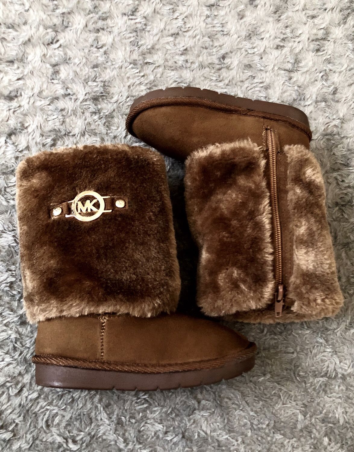 Girls Michael Kors Maybeth Brown fur boots Retail $70 Size 8. Good condition has normal wear! Faux fur side up boots super cozy! The brown suede & fu
