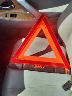 DOT APPROVED DAY AND NIGHT HEAVY DUTY WEIGHTED ROADSIDE TRIANGLE REFLECTORS.
