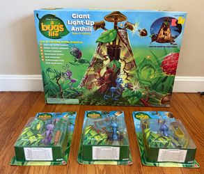 Vintage DISNEY PIXAR a Bug’s Life Giant Light-Up Anthill with 3 Figures MATTEL