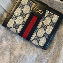 AUTHENTIC GUCCI WALLET