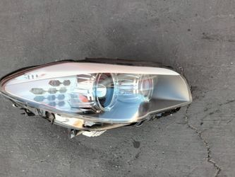 2011-2013 BMW 528i (5 series) complete Xenon Hid headlight with all the accessories OEM.