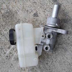 Q50 Brake Booster Fluid Reservoir