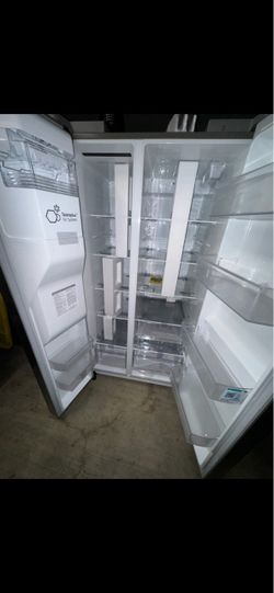 LG Side-by-Side Refrigerator with Ice System