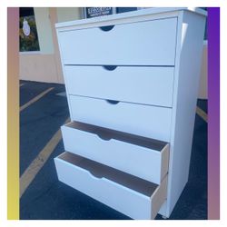 5 drawers dresser / Five drawers dresser