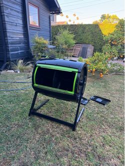 Compost tumbler