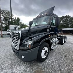 2018 Freightliner Cascadia Daycab #10346