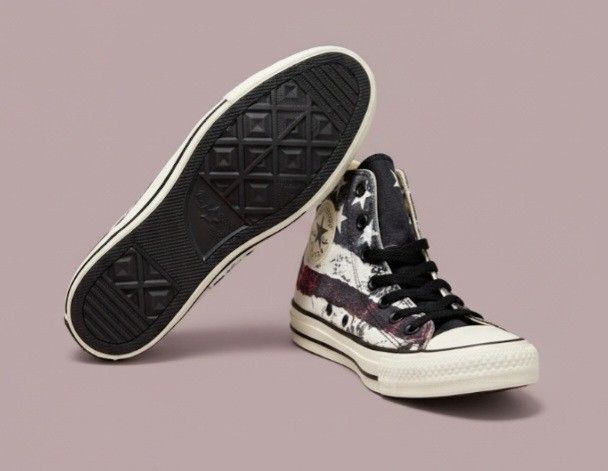 ​CONVERSE ALL STAR, MENS 6/WOMENS 8. FAINT BLACK MARKS ON RUBBER.