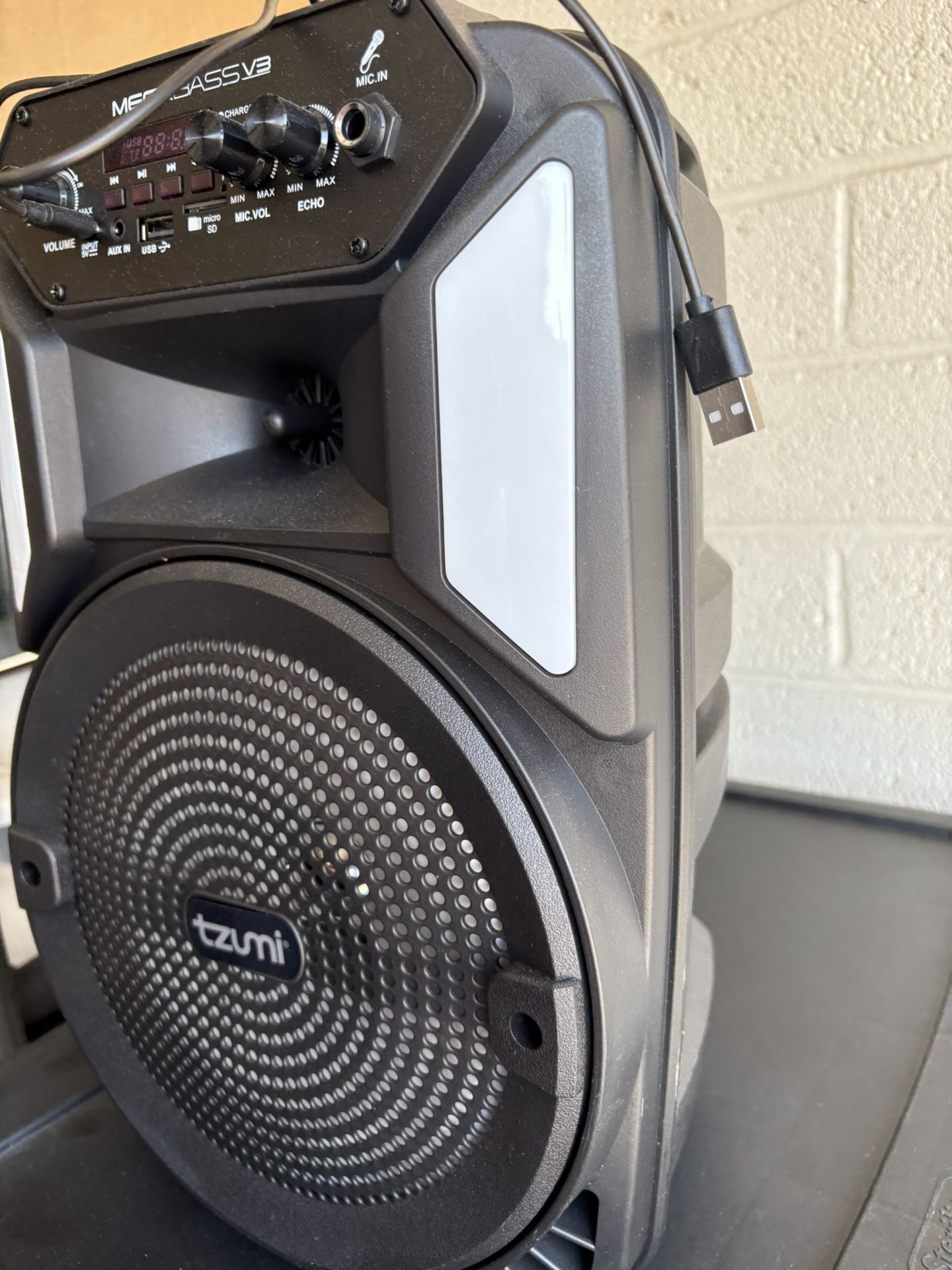 Radio With Speaker Amplifier